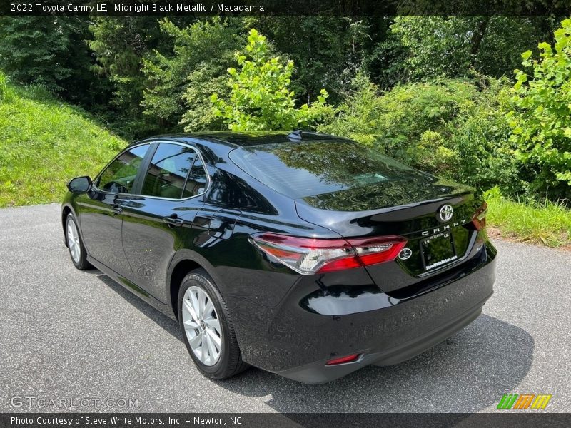 Midnight Black Metallic / Macadamia 2022 Toyota Camry LE