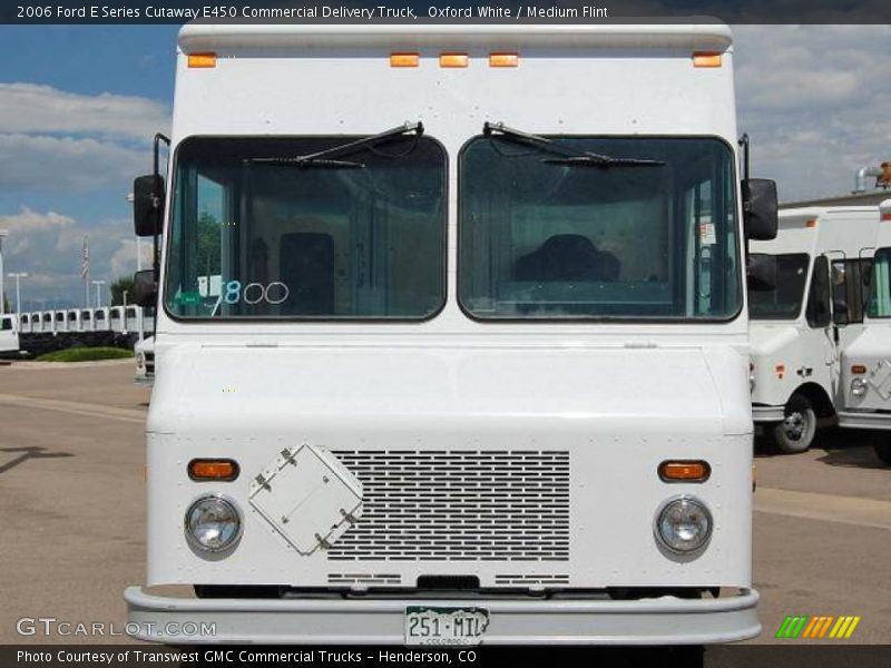 Oxford White / Medium Flint 2006 Ford E Series Cutaway E450 Commercial Delivery Truck