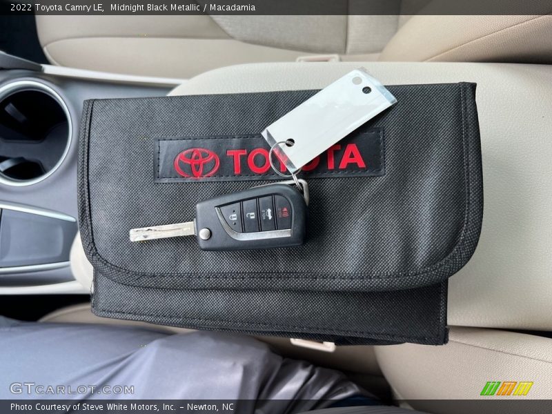 Keys of 2022 Camry LE