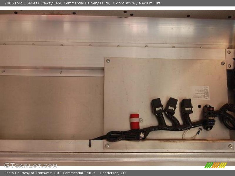 Oxford White / Medium Flint 2006 Ford E Series Cutaway E450 Commercial Delivery Truck