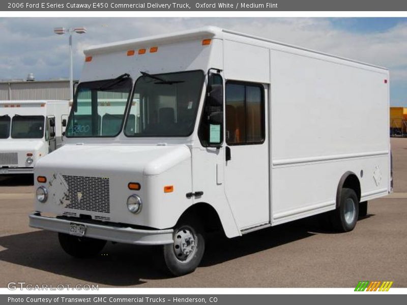 Oxford White / Medium Flint 2006 Ford E Series Cutaway E450 Commercial Delivery Truck