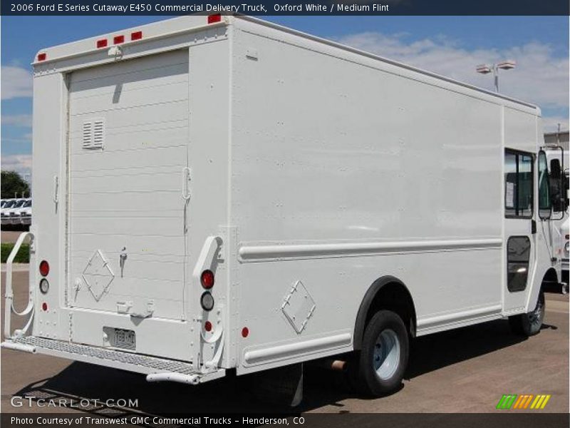 Oxford White / Medium Flint 2006 Ford E Series Cutaway E450 Commercial Delivery Truck