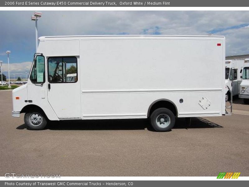 Oxford White / Medium Flint 2006 Ford E Series Cutaway E450 Commercial Delivery Truck