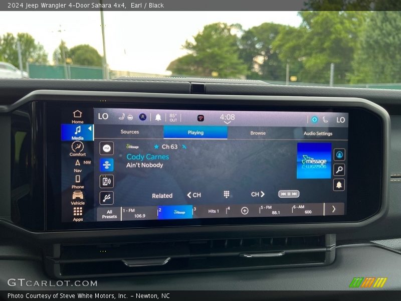 Controls of 2024 Wrangler 4-Door Sahara 4x4