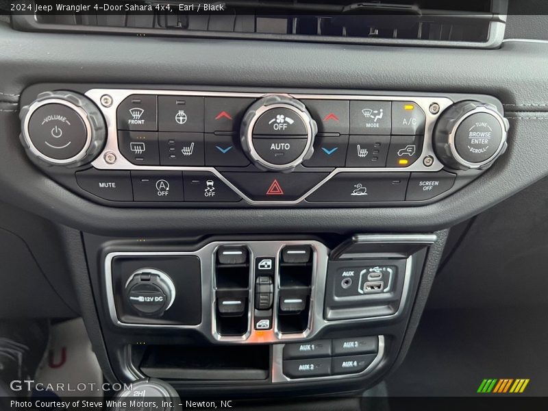Controls of 2024 Wrangler 4-Door Sahara 4x4