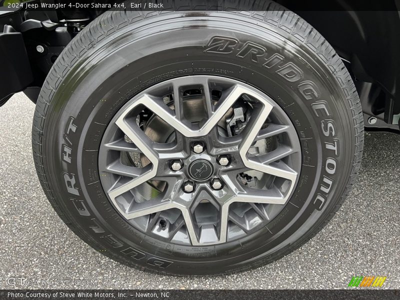  2024 Wrangler 4-Door Sahara 4x4 Wheel