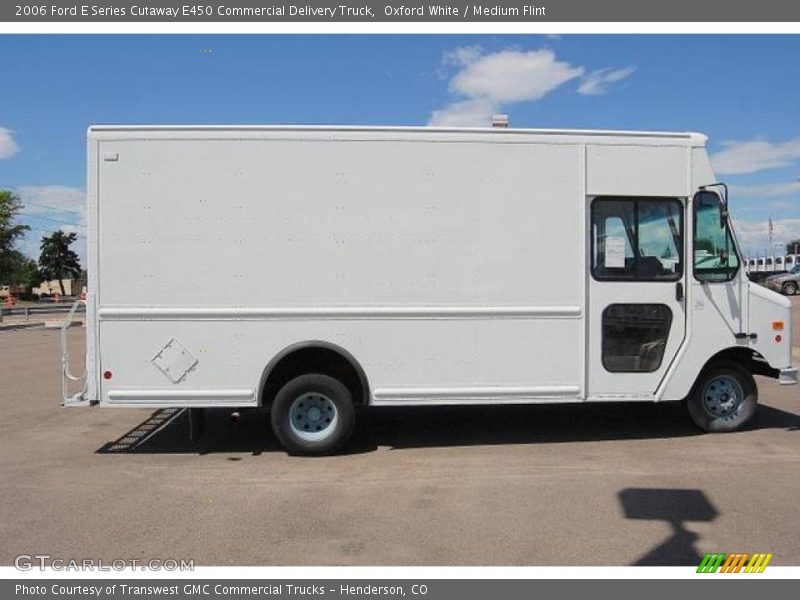 Oxford White / Medium Flint 2006 Ford E Series Cutaway E450 Commercial Delivery Truck