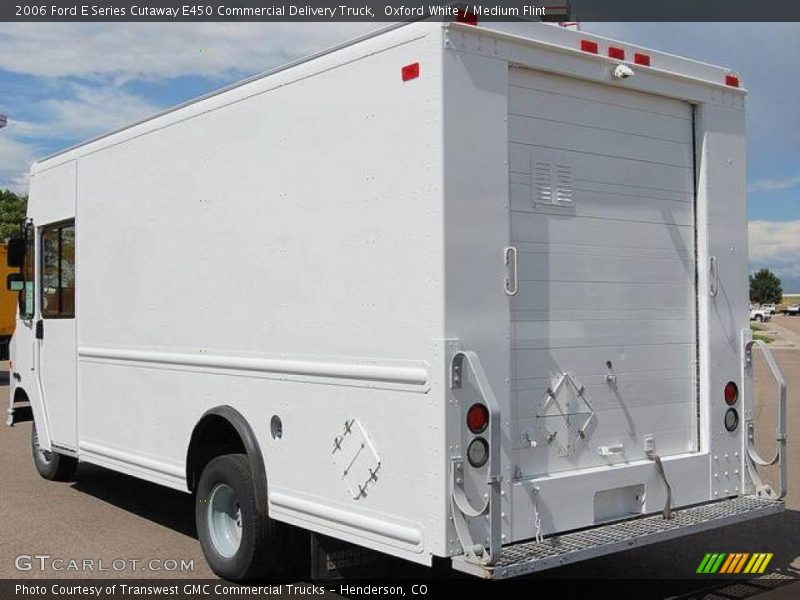Oxford White / Medium Flint 2006 Ford E Series Cutaway E450 Commercial Delivery Truck