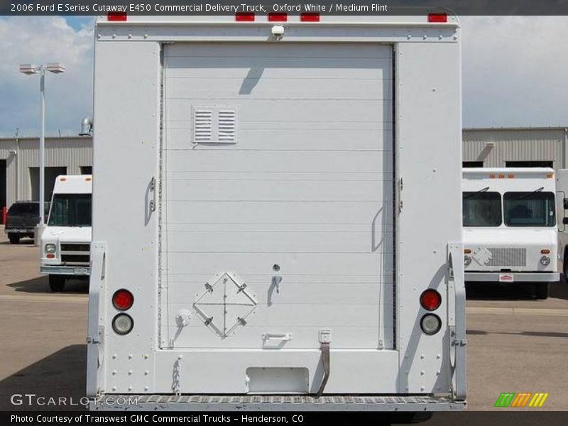 Oxford White / Medium Flint 2006 Ford E Series Cutaway E450 Commercial Delivery Truck