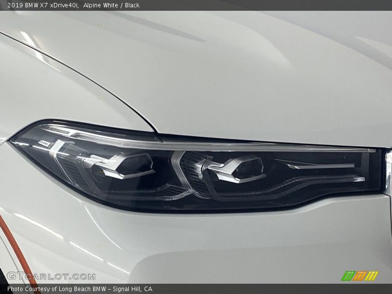 Alpine White / Black 2019 BMW X7 xDrive40i