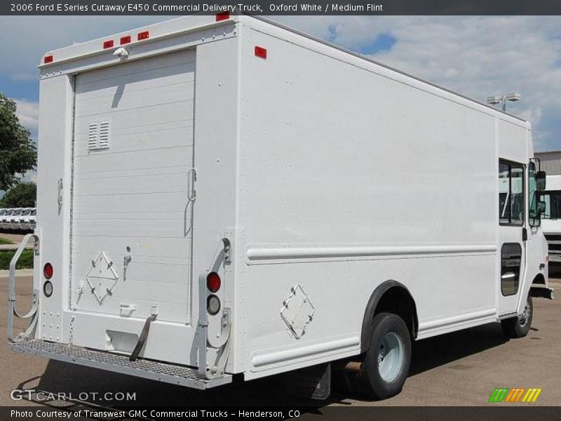 Oxford White / Medium Flint 2006 Ford E Series Cutaway E450 Commercial Delivery Truck