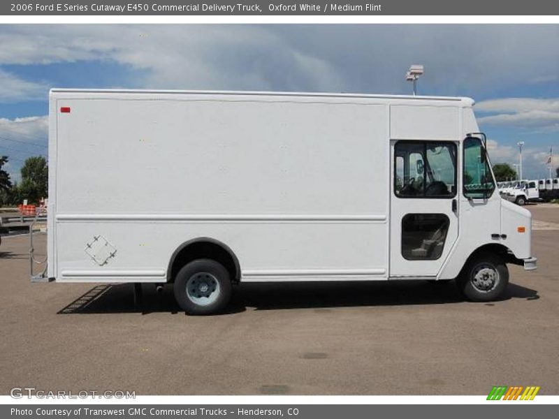 Oxford White / Medium Flint 2006 Ford E Series Cutaway E450 Commercial Delivery Truck