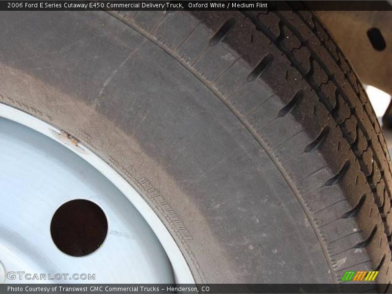 Oxford White / Medium Flint 2006 Ford E Series Cutaway E450 Commercial Delivery Truck