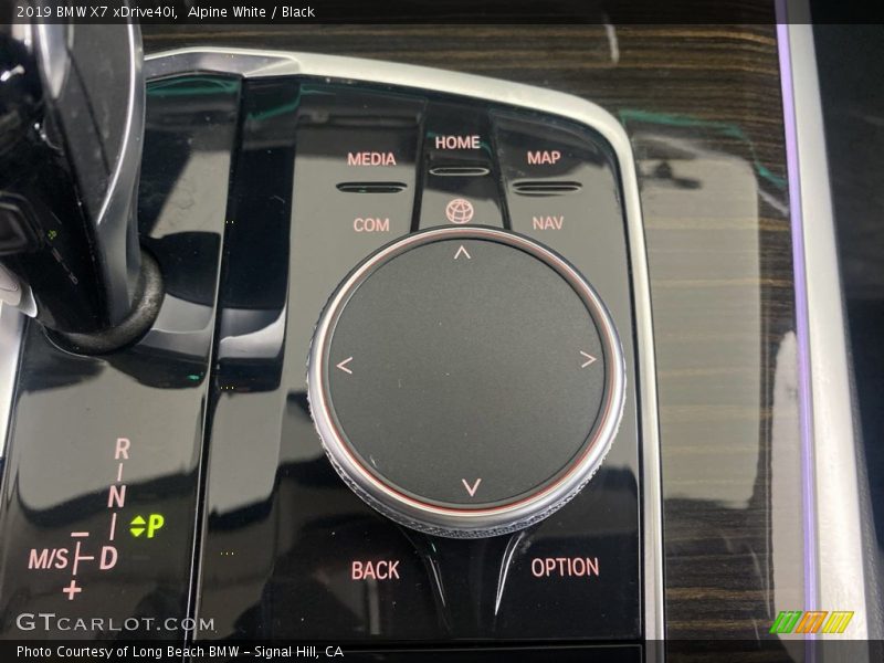 Alpine White / Black 2019 BMW X7 xDrive40i