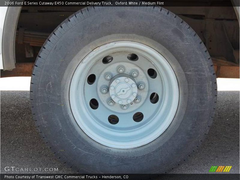 Oxford White / Medium Flint 2006 Ford E Series Cutaway E450 Commercial Delivery Truck