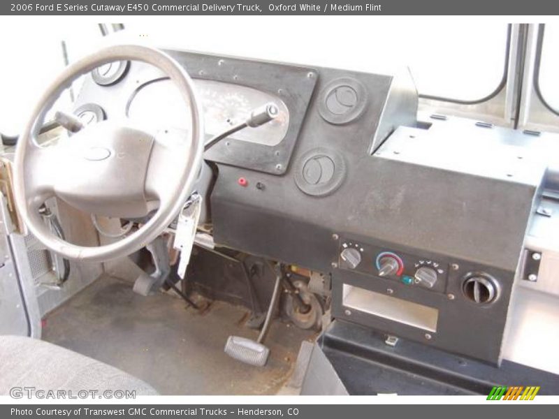 Oxford White / Medium Flint 2006 Ford E Series Cutaway E450 Commercial Delivery Truck