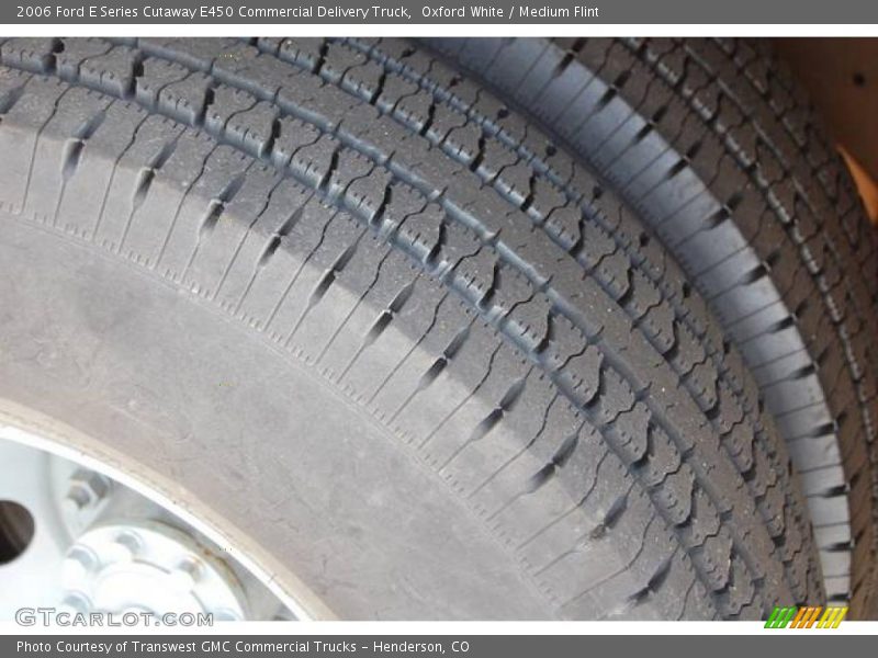 Oxford White / Medium Flint 2006 Ford E Series Cutaway E450 Commercial Delivery Truck