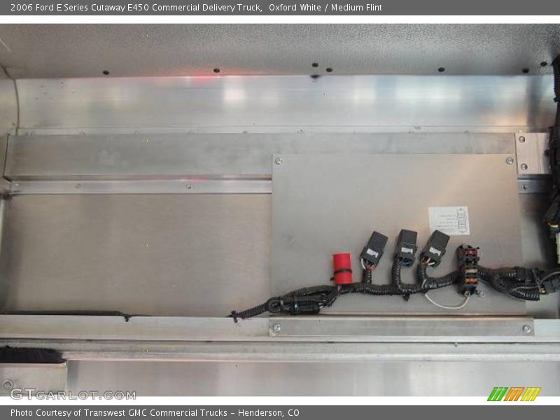 Oxford White / Medium Flint 2006 Ford E Series Cutaway E450 Commercial Delivery Truck