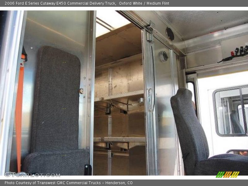 Oxford White / Medium Flint 2006 Ford E Series Cutaway E450 Commercial Delivery Truck