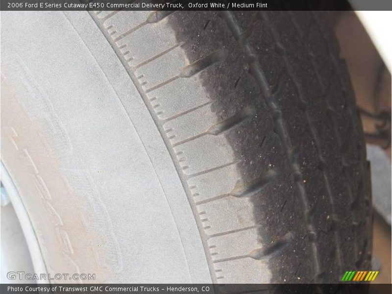 Oxford White / Medium Flint 2006 Ford E Series Cutaway E450 Commercial Delivery Truck