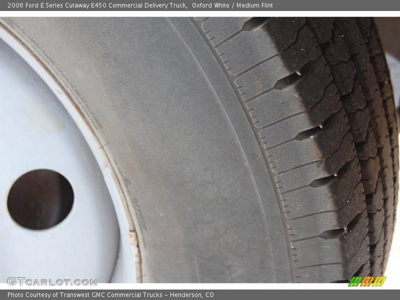 Oxford White / Medium Flint 2006 Ford E Series Cutaway E450 Commercial Delivery Truck