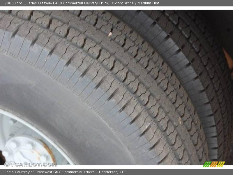 Oxford White / Medium Flint 2006 Ford E Series Cutaway E450 Commercial Delivery Truck