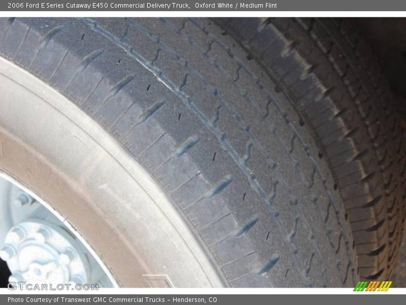 Oxford White / Medium Flint 2006 Ford E Series Cutaway E450 Commercial Delivery Truck