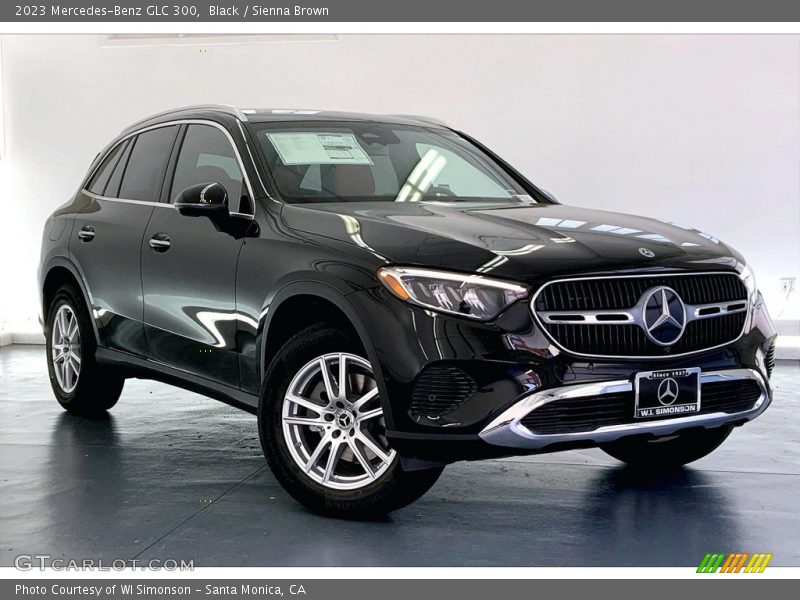 Front 3/4 View of 2023 GLC 300