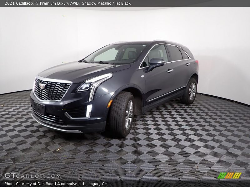 Front 3/4 View of 2021 XT5 Premium Luxury AWD