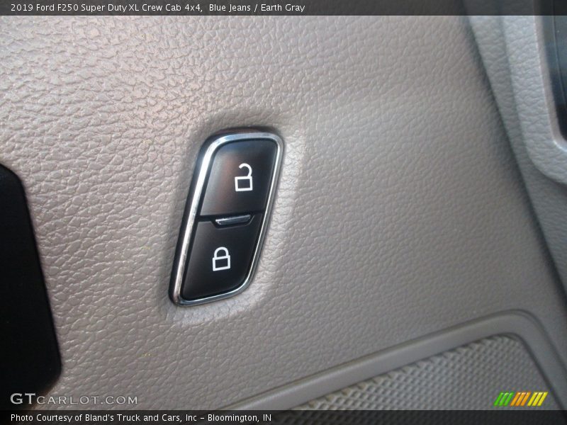 Blue Jeans / Earth Gray 2019 Ford F250 Super Duty XL Crew Cab 4x4