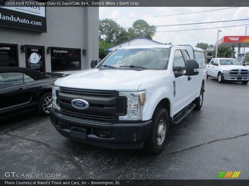 Oxford White / Earth Gray 2019 Ford F250 Super Duty XL SuperCab 4x4