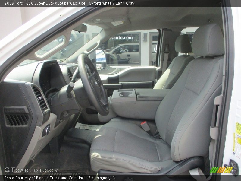 Oxford White / Earth Gray 2019 Ford F250 Super Duty XL SuperCab 4x4