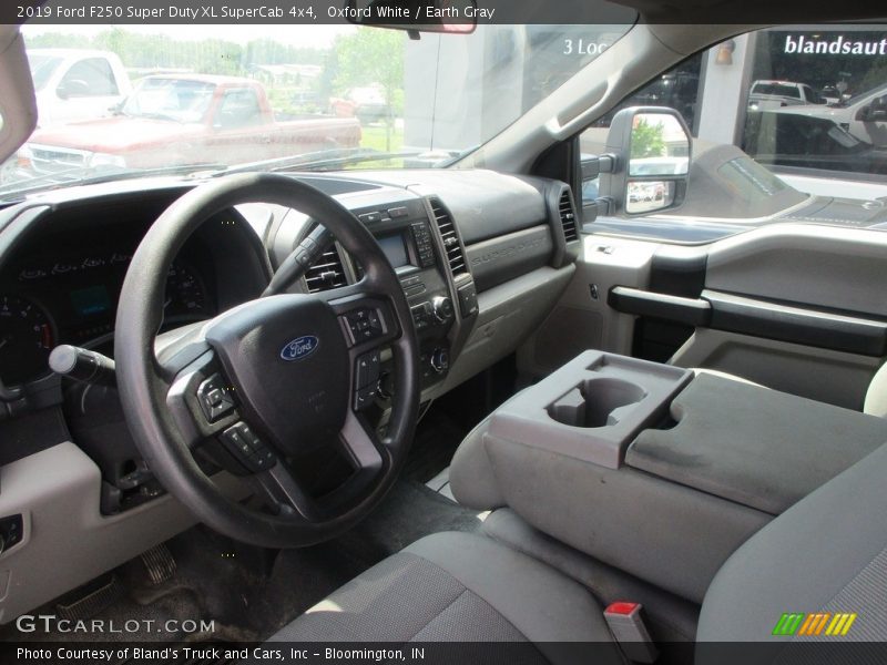 Oxford White / Earth Gray 2019 Ford F250 Super Duty XL SuperCab 4x4