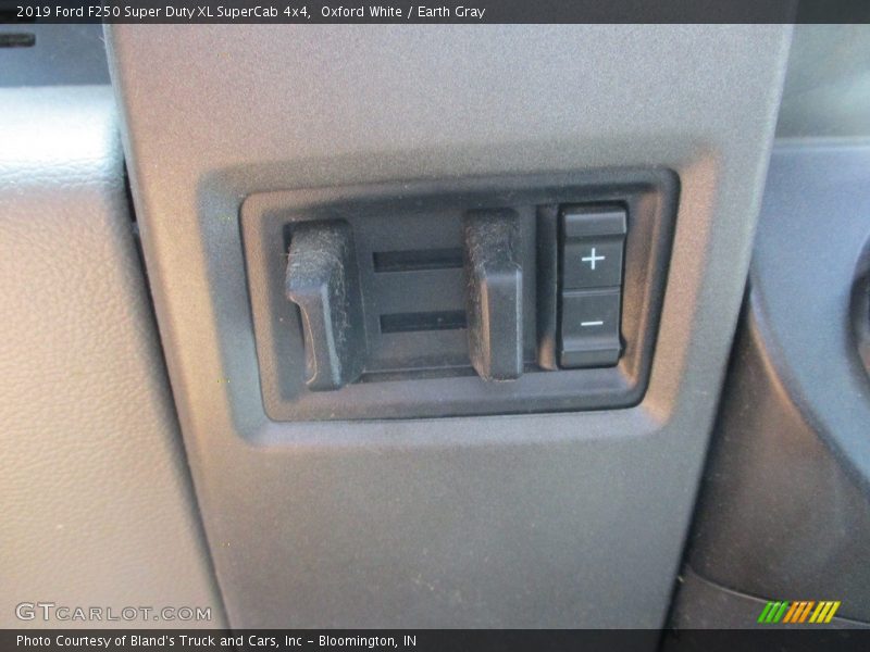 Oxford White / Earth Gray 2019 Ford F250 Super Duty XL SuperCab 4x4