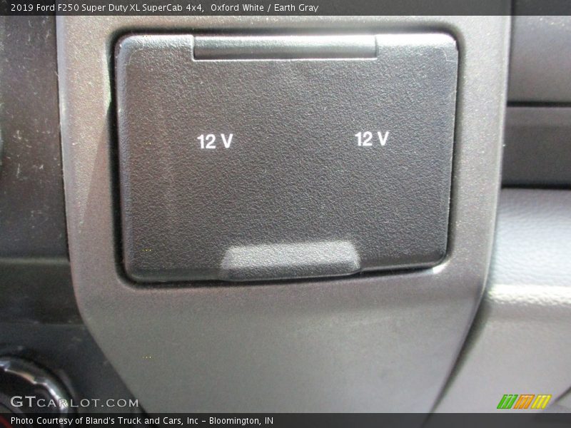 Oxford White / Earth Gray 2019 Ford F250 Super Duty XL SuperCab 4x4