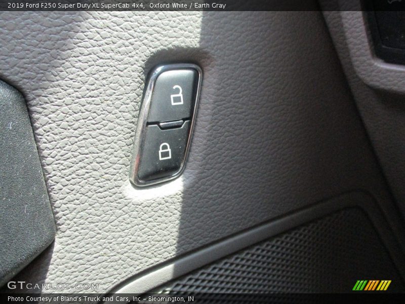 Oxford White / Earth Gray 2019 Ford F250 Super Duty XL SuperCab 4x4