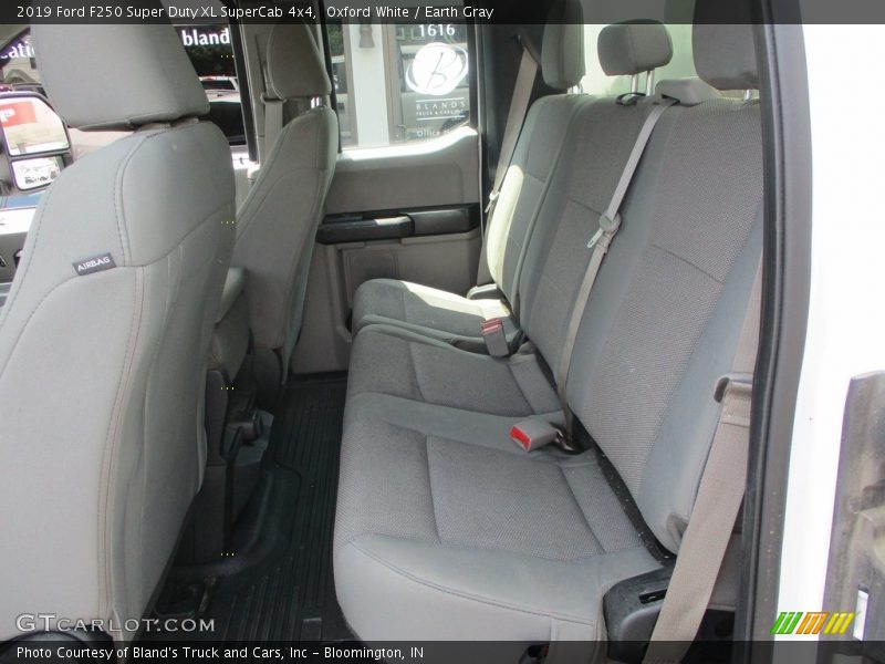 Oxford White / Earth Gray 2019 Ford F250 Super Duty XL SuperCab 4x4