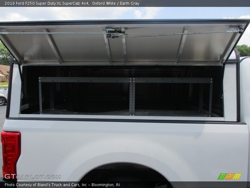 Oxford White / Earth Gray 2019 Ford F250 Super Duty XL SuperCab 4x4