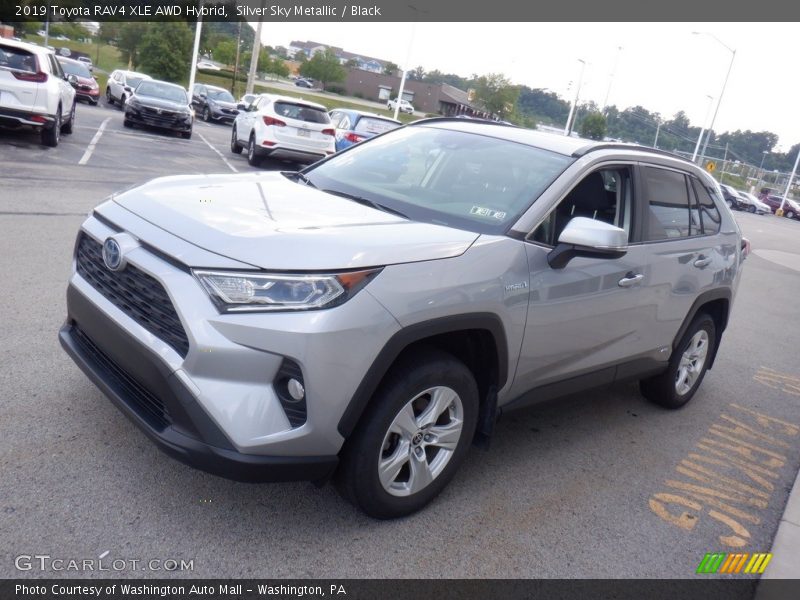 Front 3/4 View of 2019 RAV4 XLE AWD Hybrid
