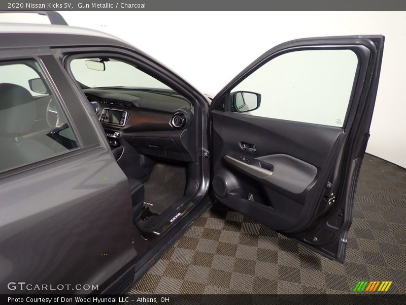Gun Metallic / Charcoal 2020 Nissan Kicks SV
