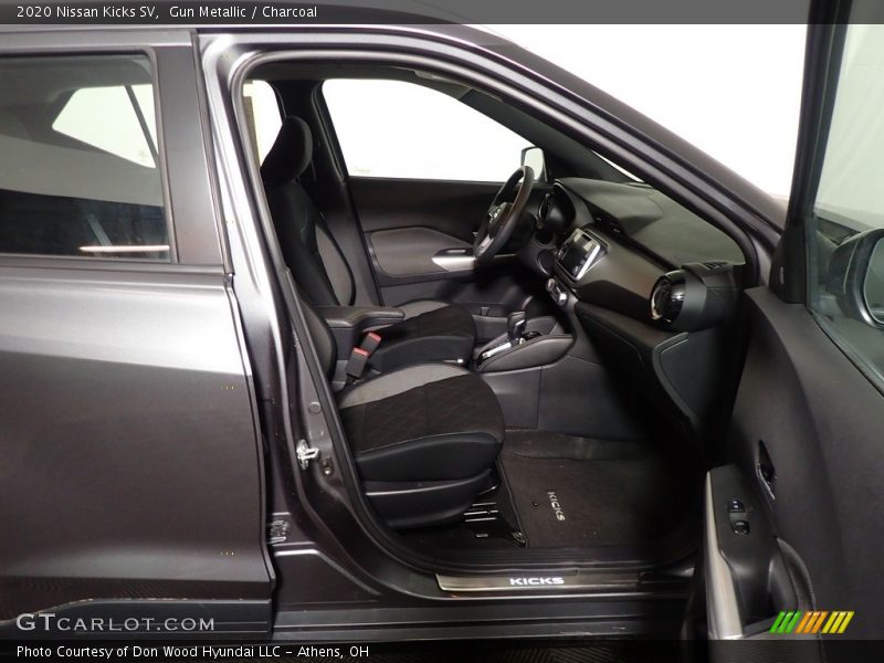 Gun Metallic / Charcoal 2020 Nissan Kicks SV