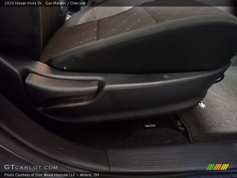 Gun Metallic / Charcoal 2020 Nissan Kicks SV