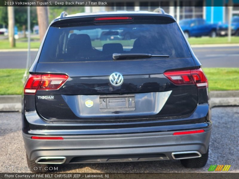 Deep Black Pearl / Titan Black 2019 Volkswagen Tiguan S