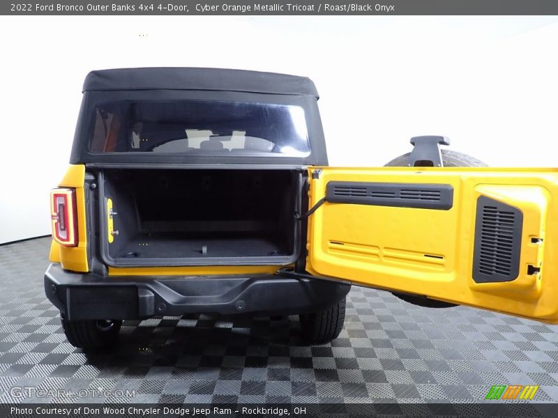 Cyber Orange Metallic Tricoat / Roast/Black Onyx 2022 Ford Bronco Outer Banks 4x4 4-Door