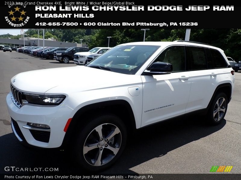 Bright White / Wicker Beige/Global Black 2023 Jeep Grand Cherokee 4XE