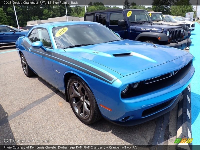 Front 3/4 View of 2015 Challenger R/T