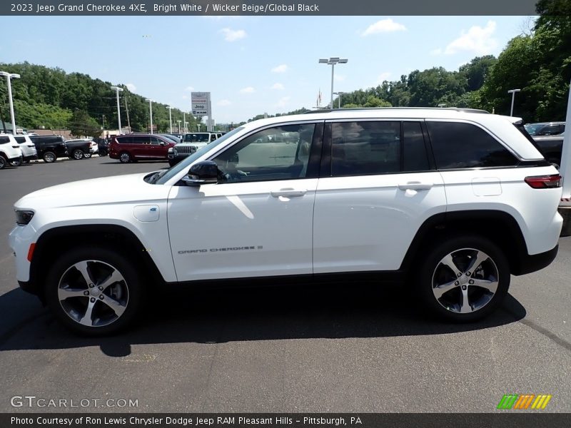 Bright White / Wicker Beige/Global Black 2023 Jeep Grand Cherokee 4XE