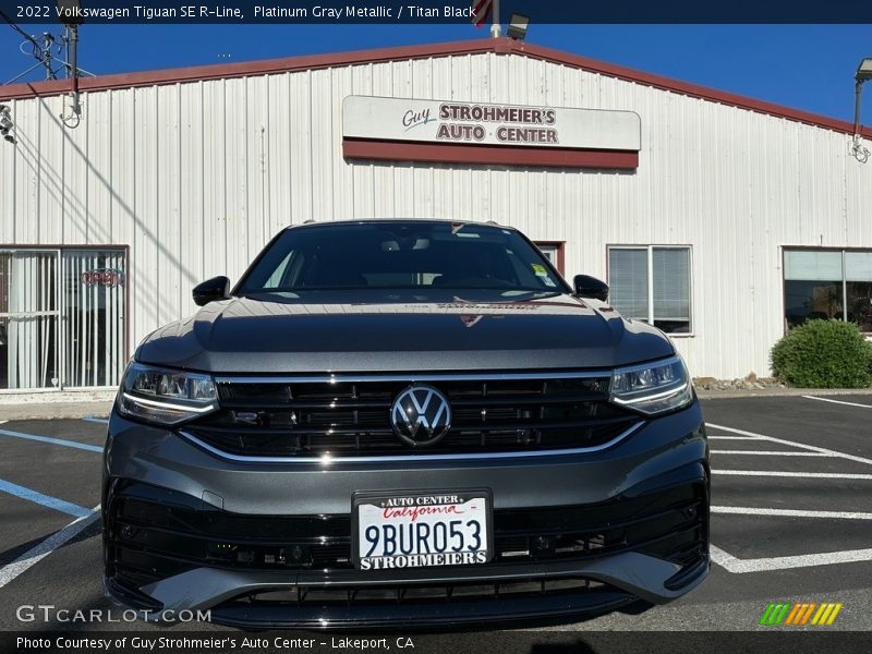 Platinum Gray Metallic / Titan Black 2022 Volkswagen Tiguan SE R-Line