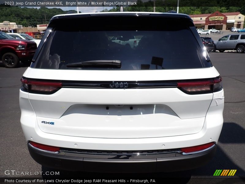 Bright White / Wicker Beige/Global Black 2023 Jeep Grand Cherokee 4XE