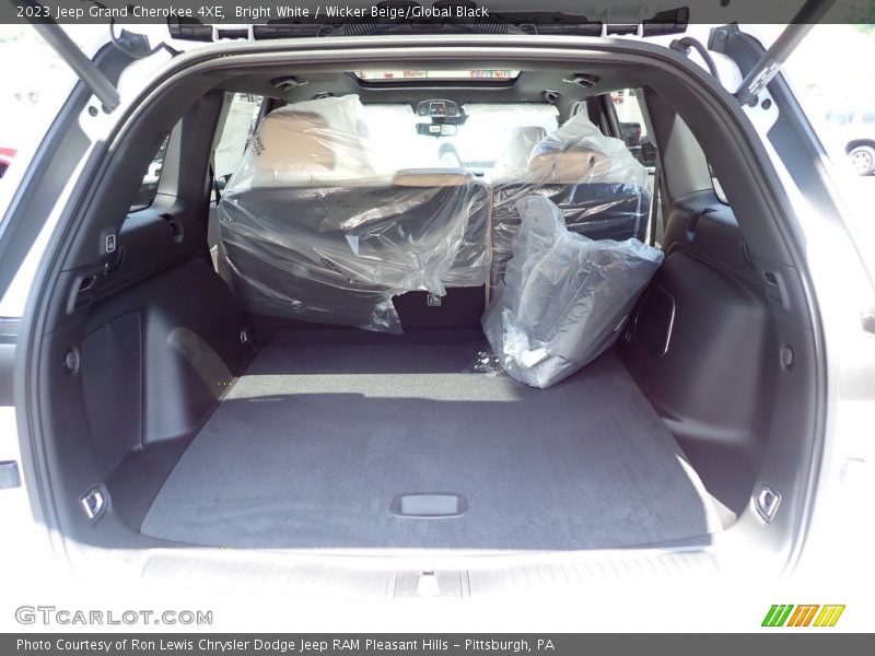 Bright White / Wicker Beige/Global Black 2023 Jeep Grand Cherokee 4XE